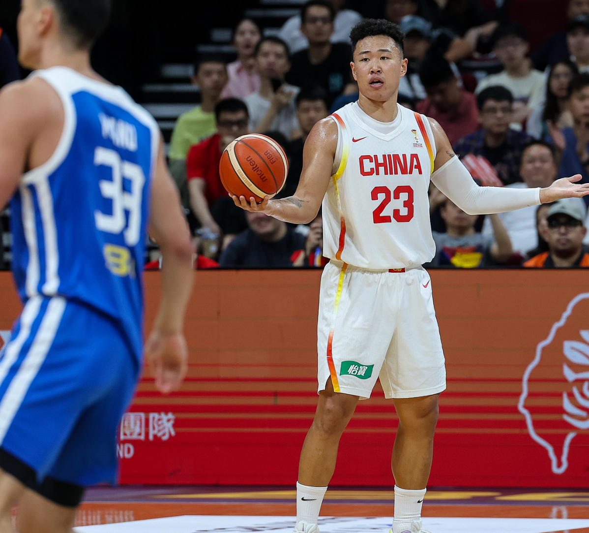 世俱杯官网-中国男篮晋级形势：逆转11分取连胜稳住前三 7月再胜一场锁出线